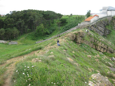 otto on the trail from the faro